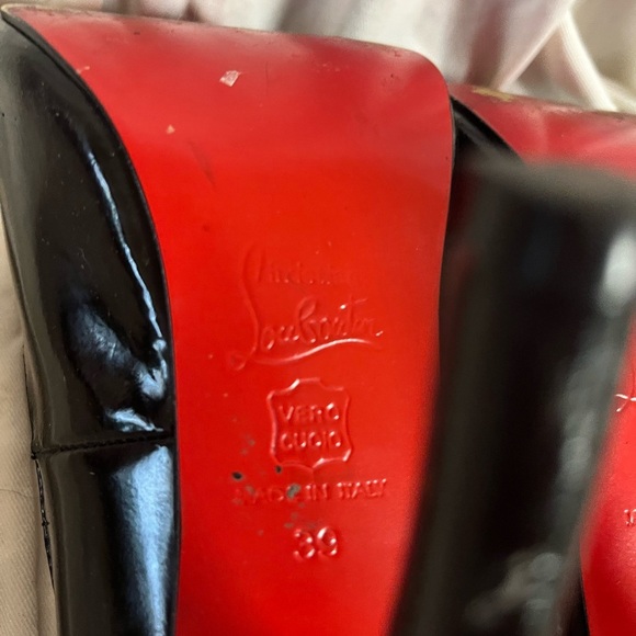 Christian Louboutin Black Patent
Rolando Pumps  size 39 - Picture 9 of 10